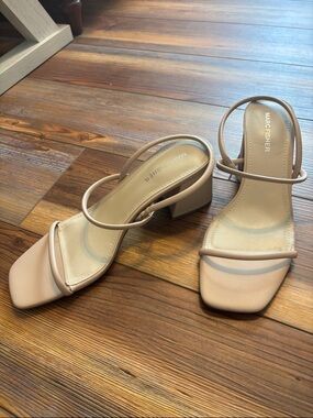 Marc Fisher Beige Strappy Block Heel Sandals NWOT